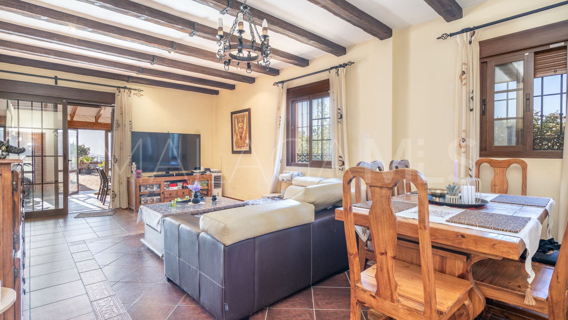 Villa for sale in Altos de Estepona