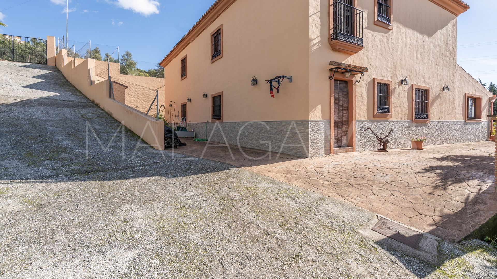 Villa for sale in Altos de Estepona