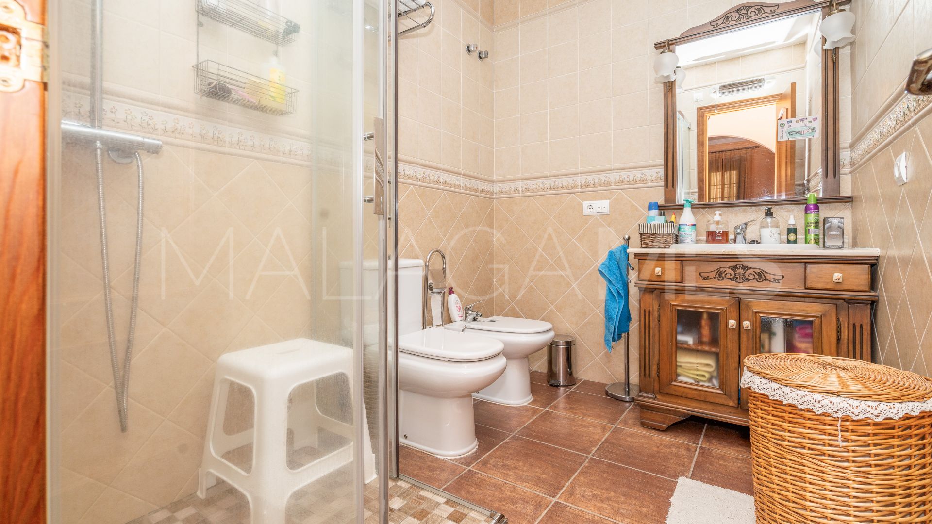 Villa for sale in Altos de Estepona