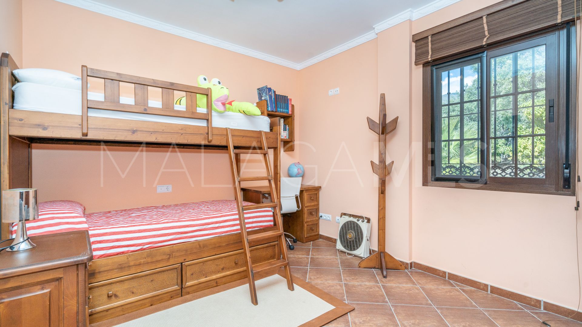 Villa for sale in Altos de Estepona