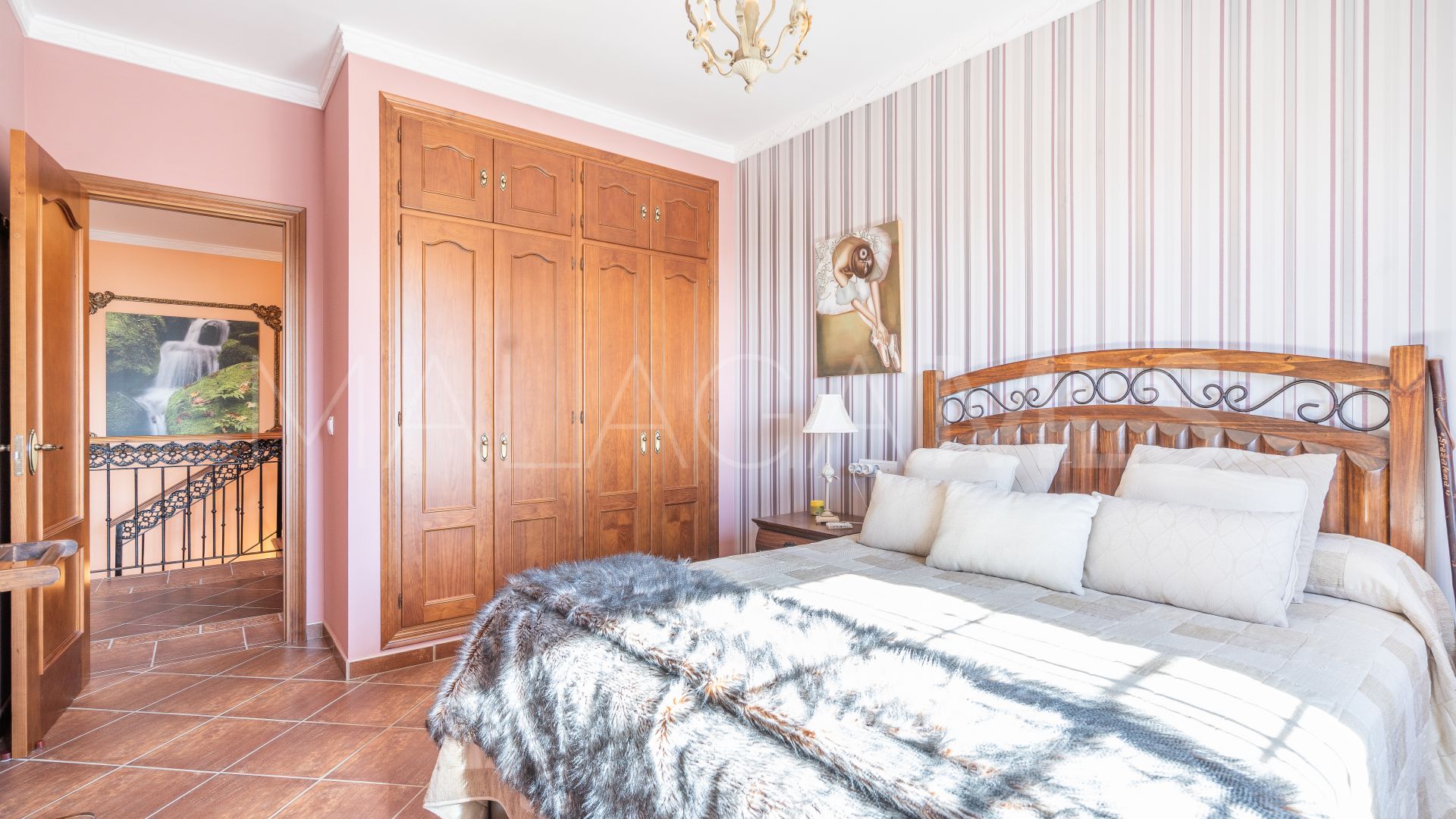 Villa for sale in Altos de Estepona