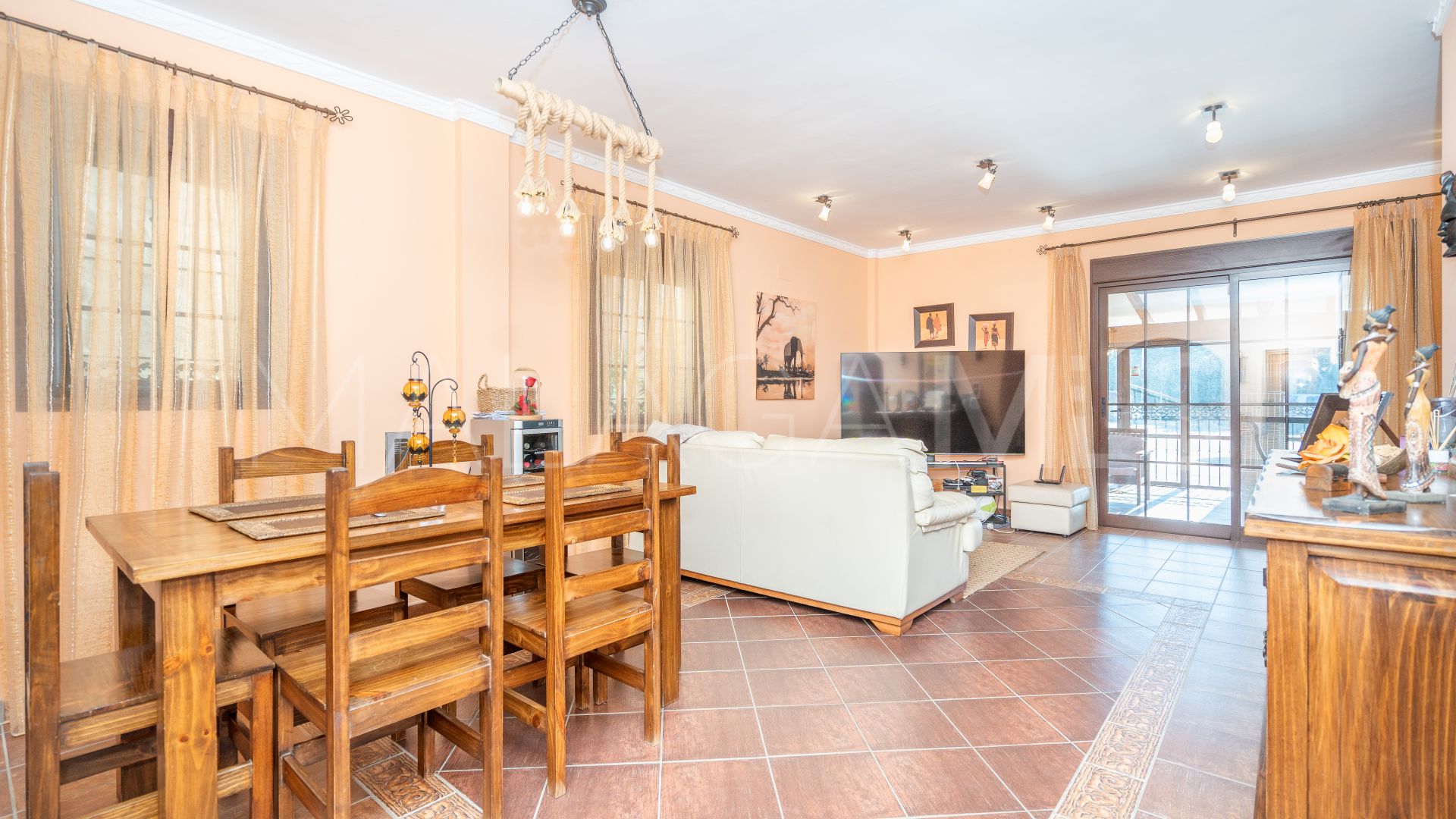 Villa for sale in Altos de Estepona