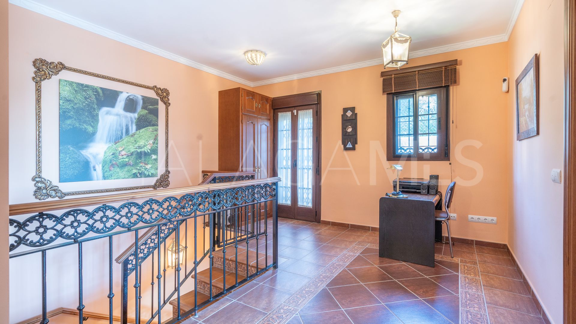 Villa for sale in Altos de Estepona