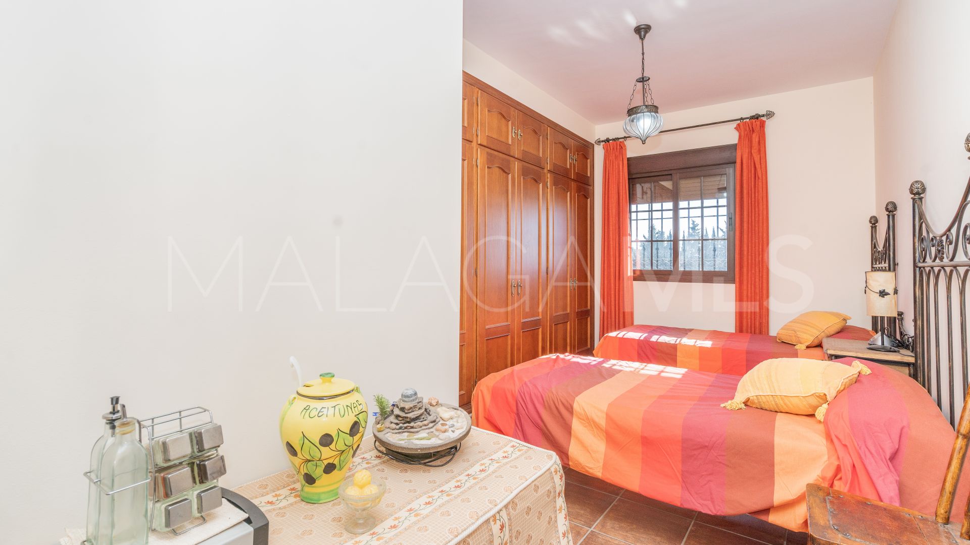 Villa for sale in Altos de Estepona