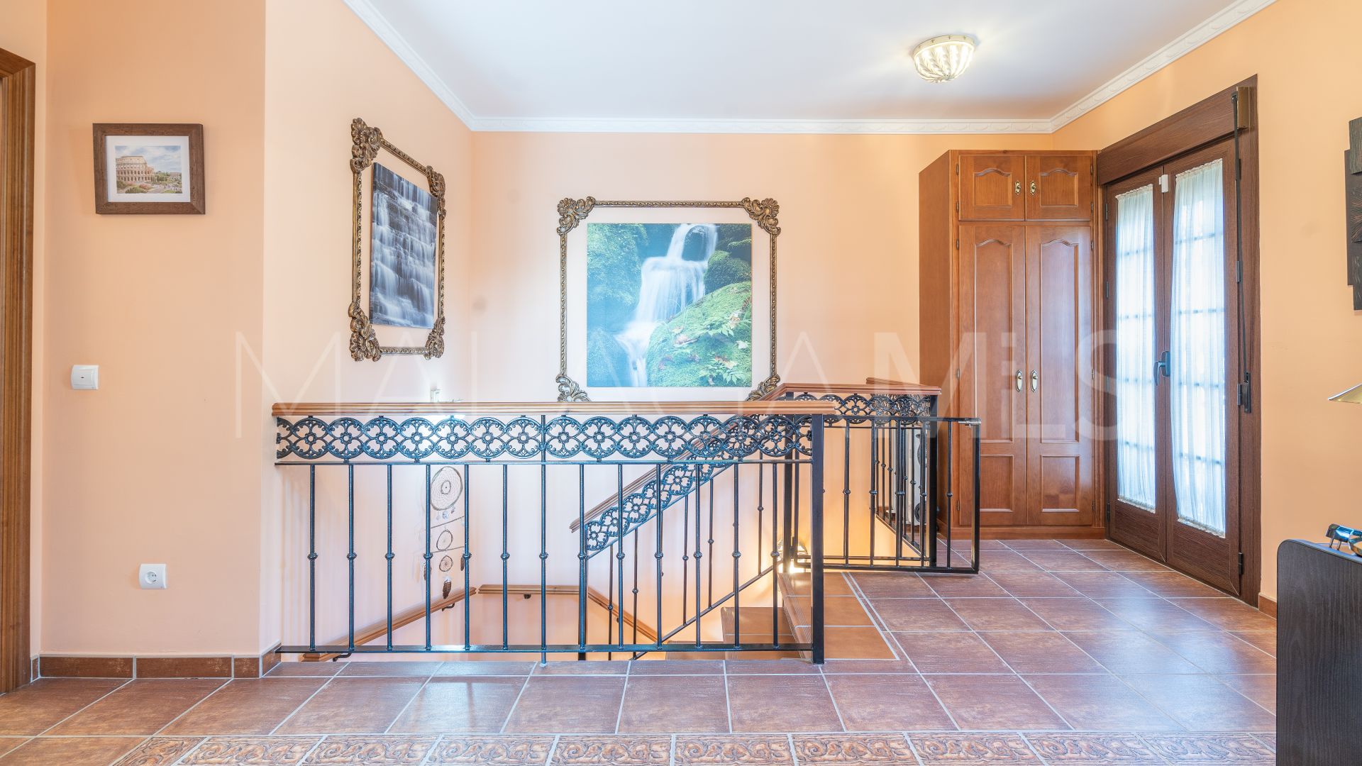 Villa for sale in Altos de Estepona