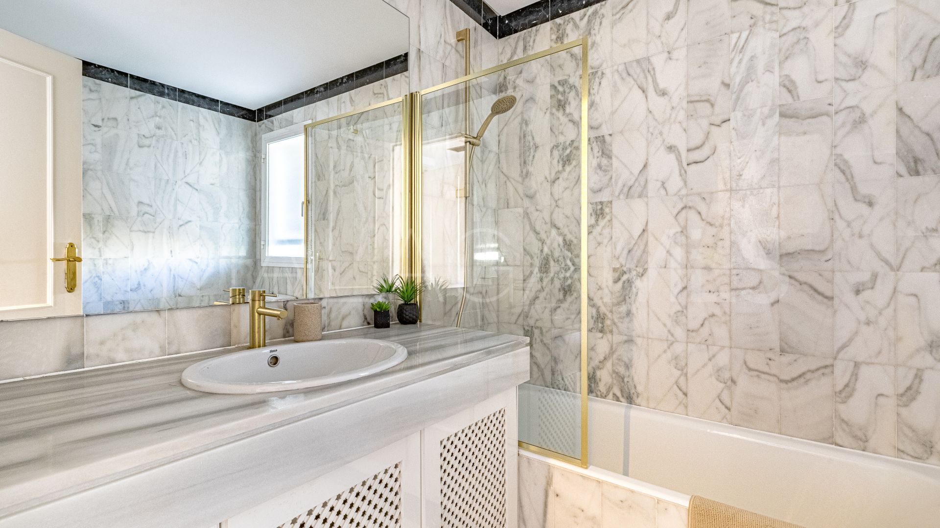 Duplex penthouse for sale in Nagüeles