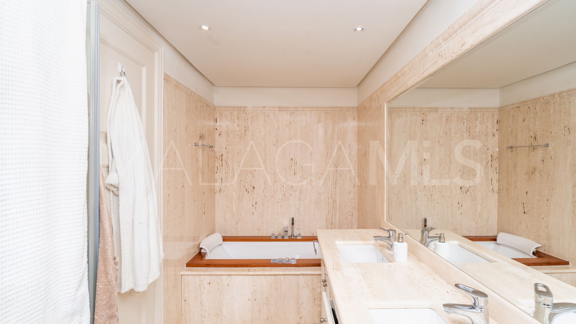 For sale 2 bedrooms apartment in Doncella Beach