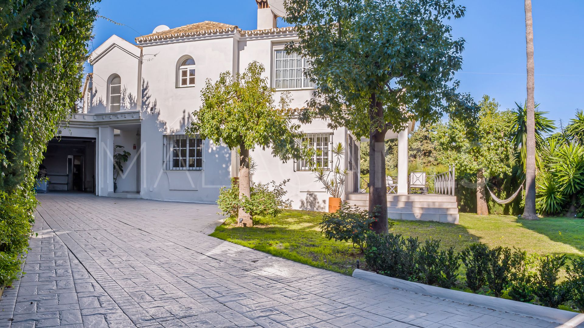 Villa for sale in Nueva Andalucia