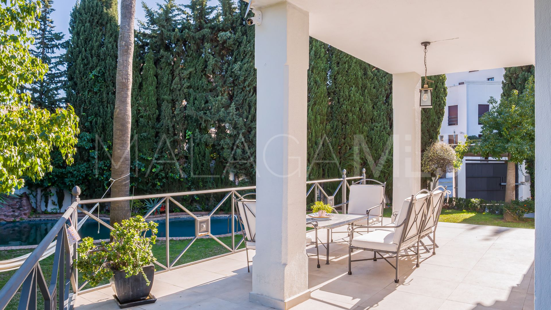 Villa for sale in Nueva Andalucia