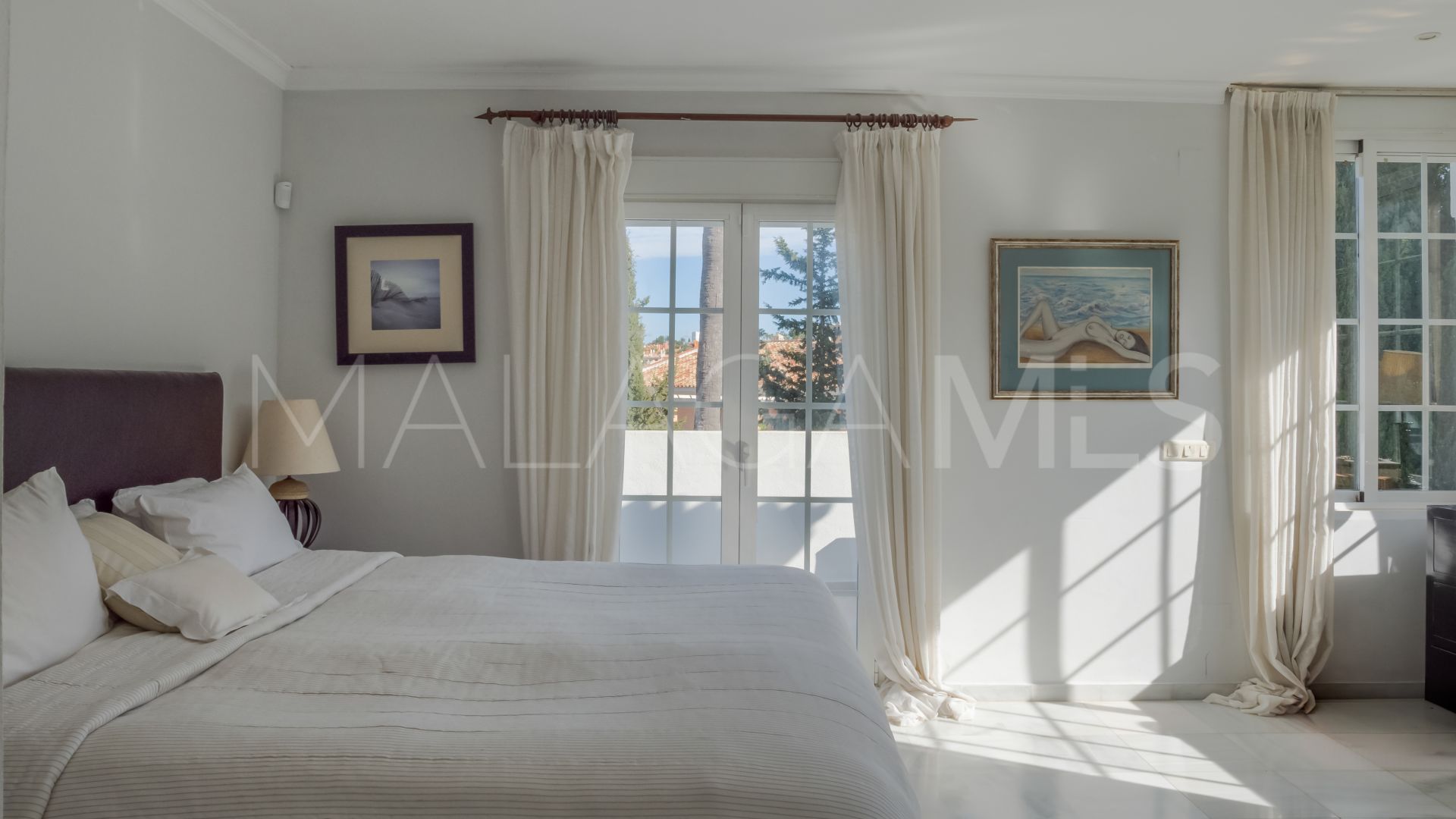 Villa for sale in Nueva Andalucia