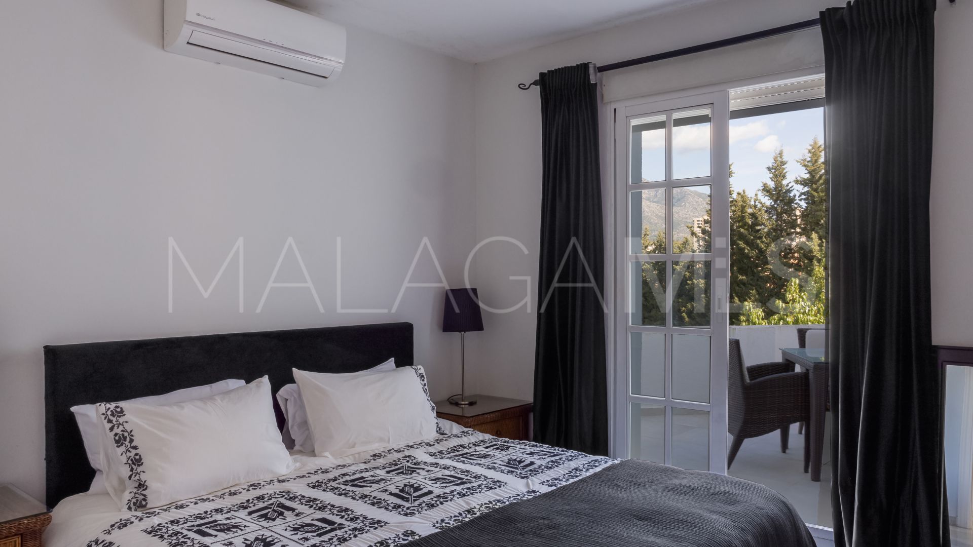 Villa for sale in Nueva Andalucia