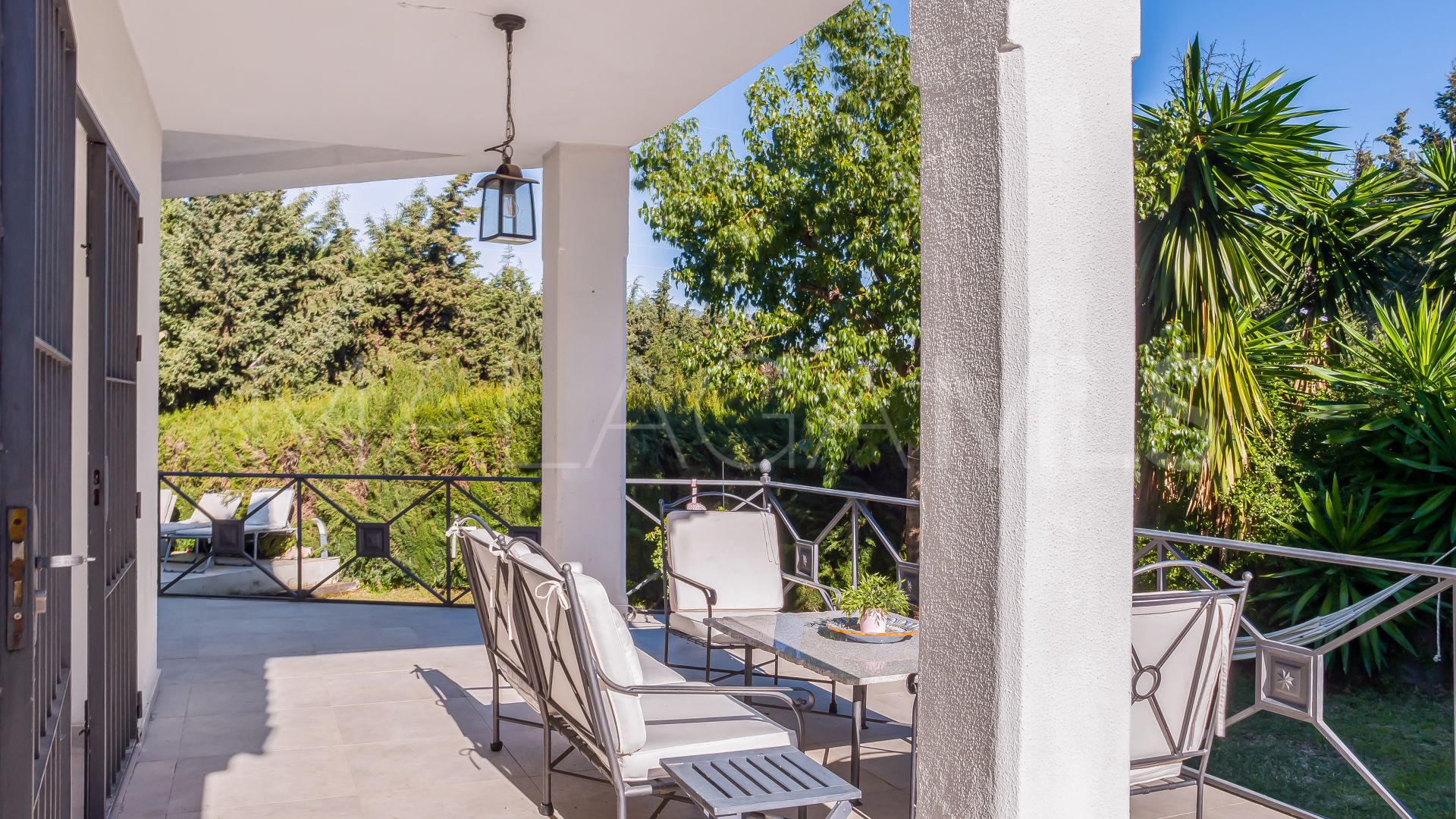 Villa for sale in Nueva Andalucia