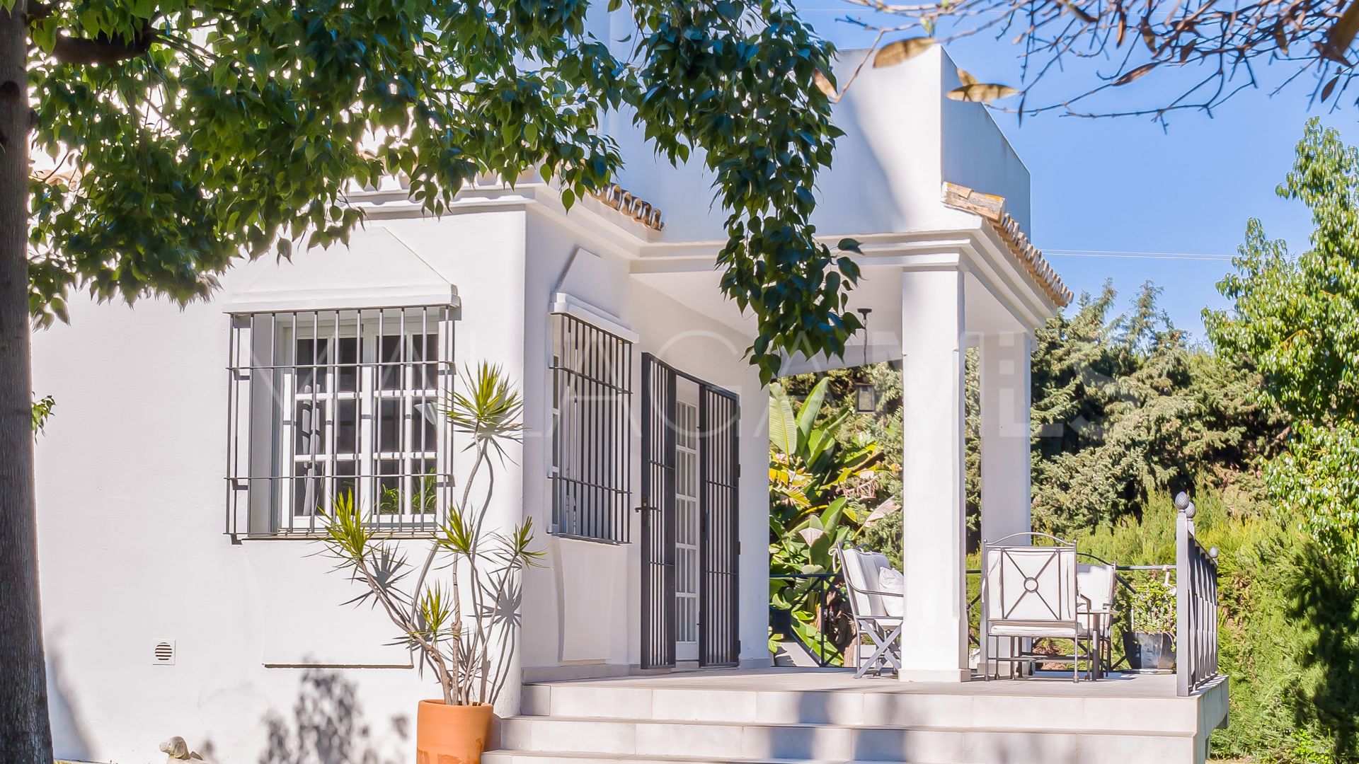 Villa for sale in Nueva Andalucia