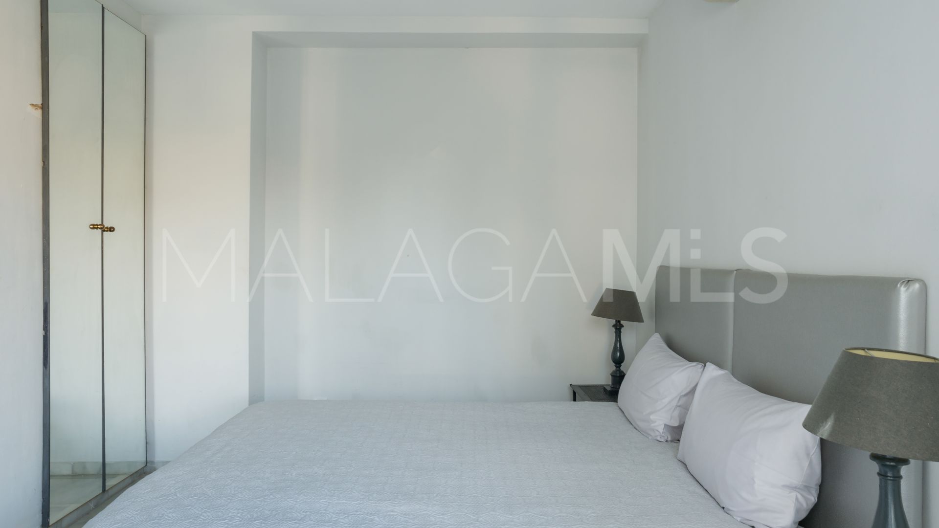 Villa for sale in Nueva Andalucia