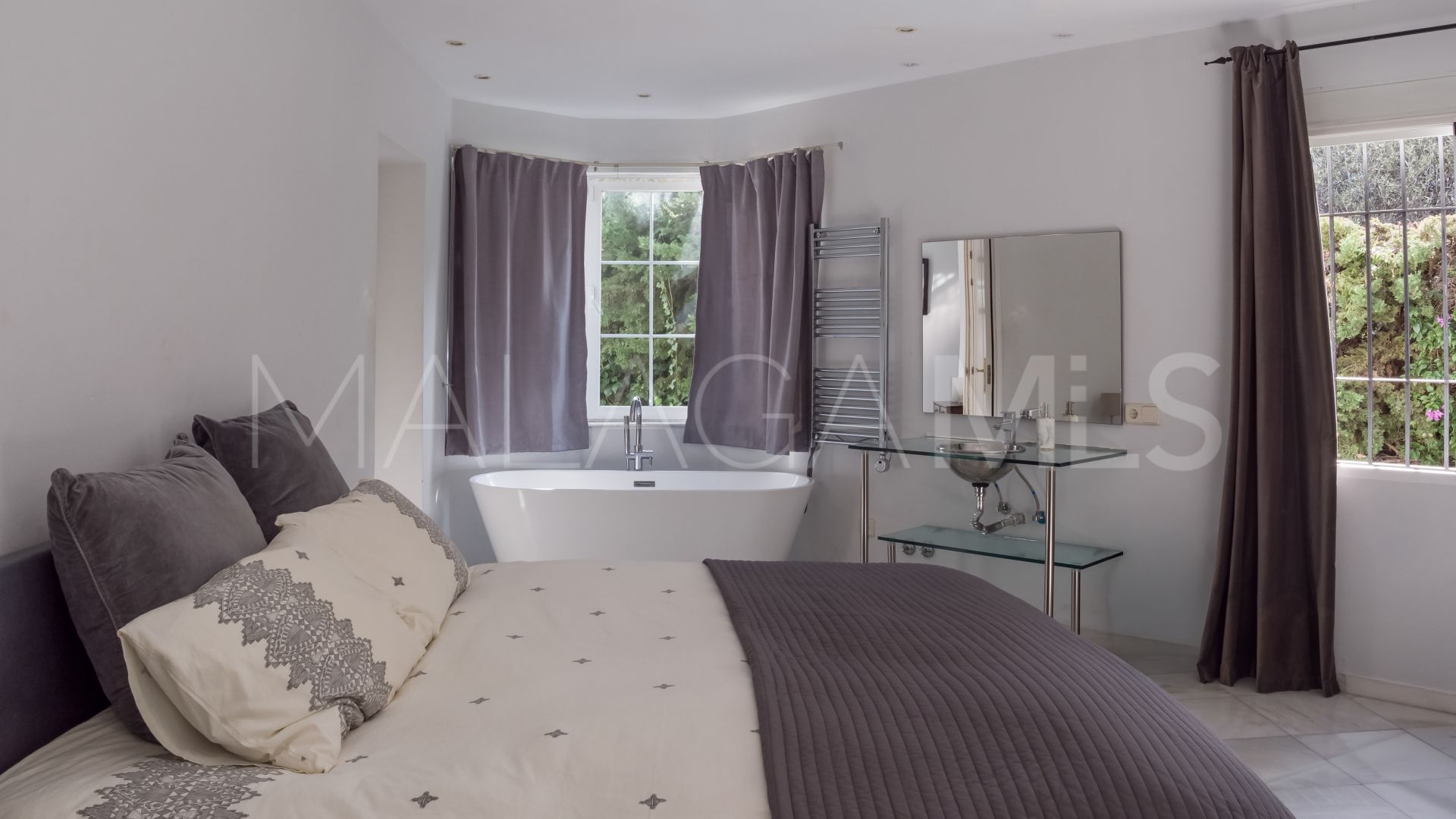 Villa for sale in Nueva Andalucia