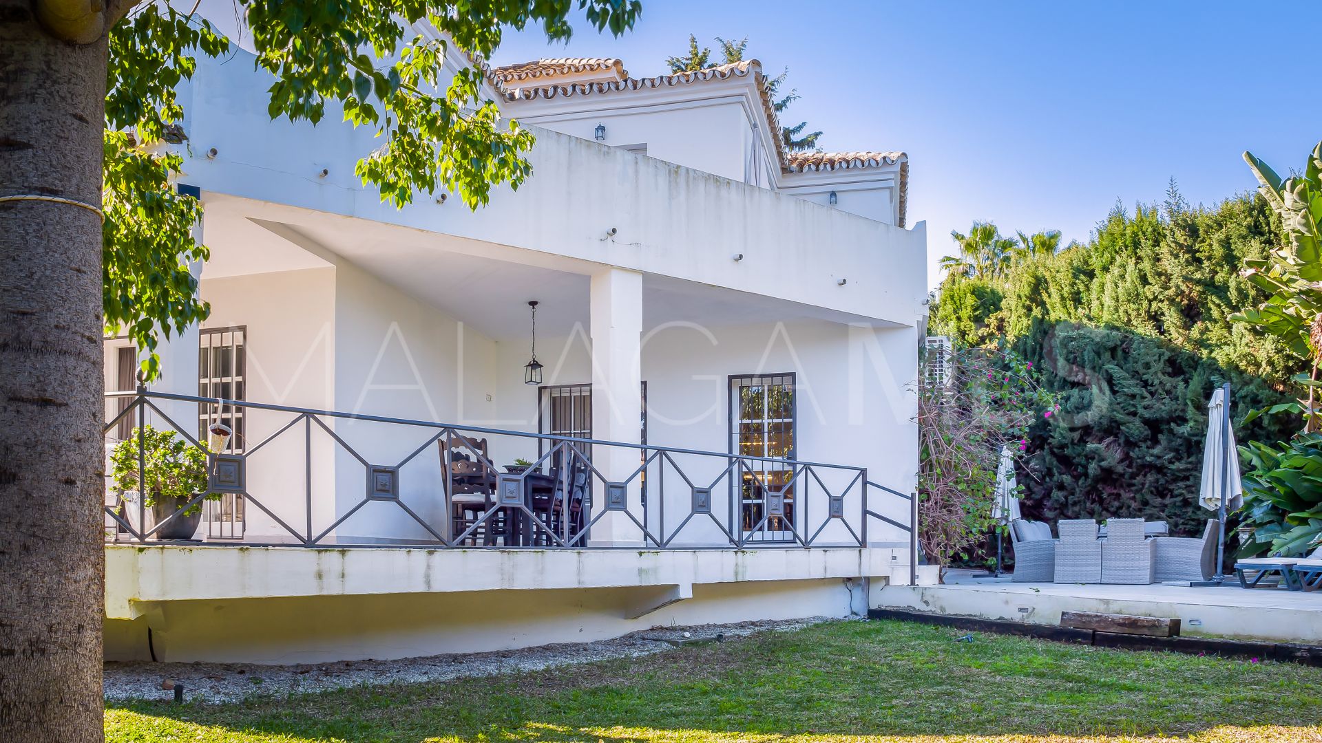 Villa for sale in Nueva Andalucia