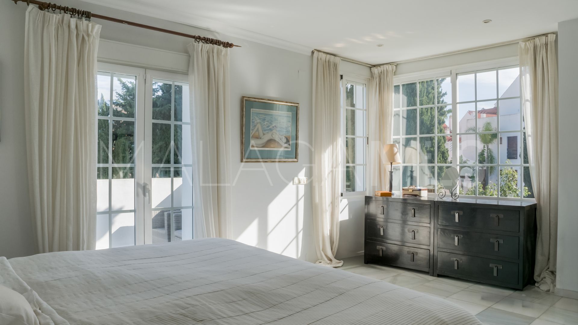 Villa for sale in Nueva Andalucia