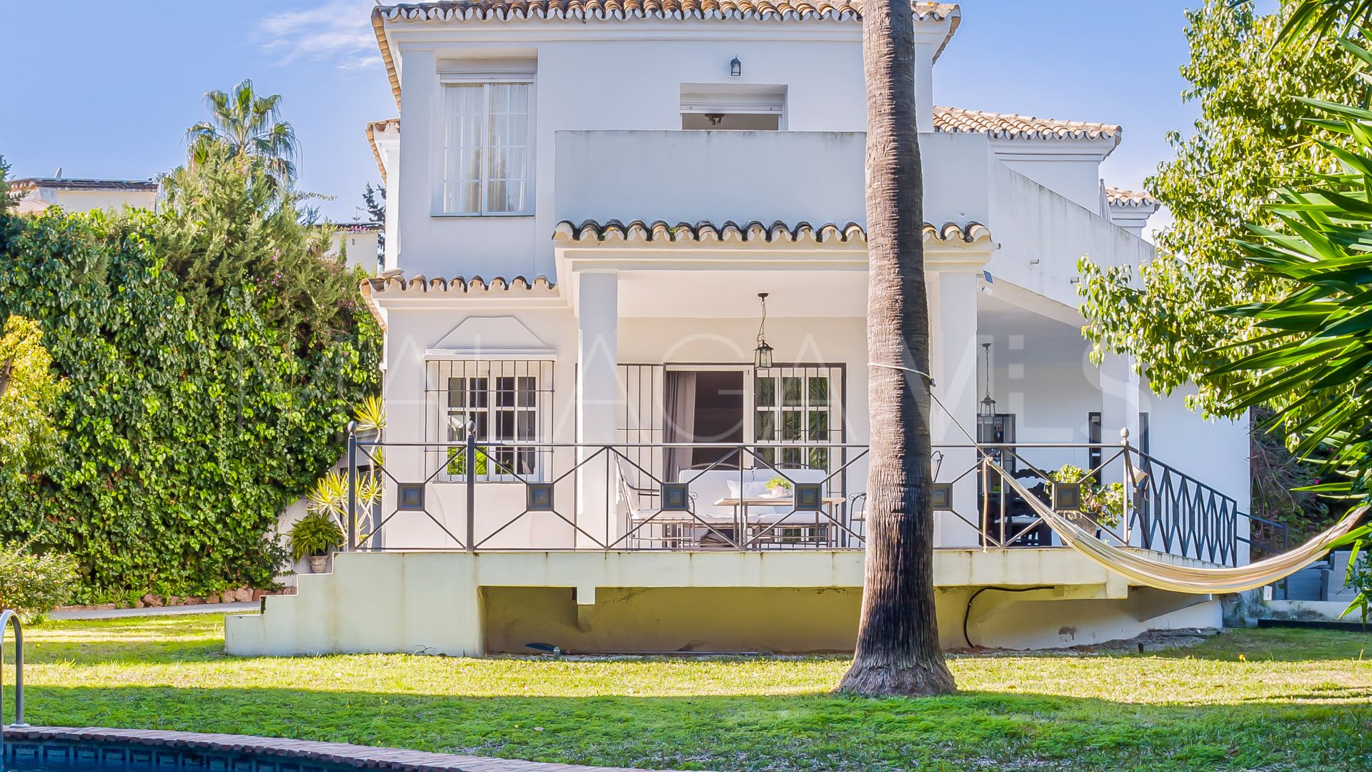 Villa for sale in Nueva Andalucia