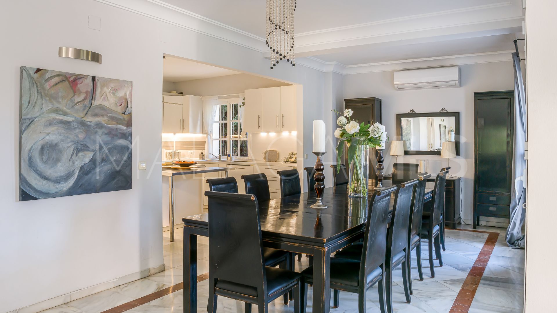 Villa for sale in Nueva Andalucia