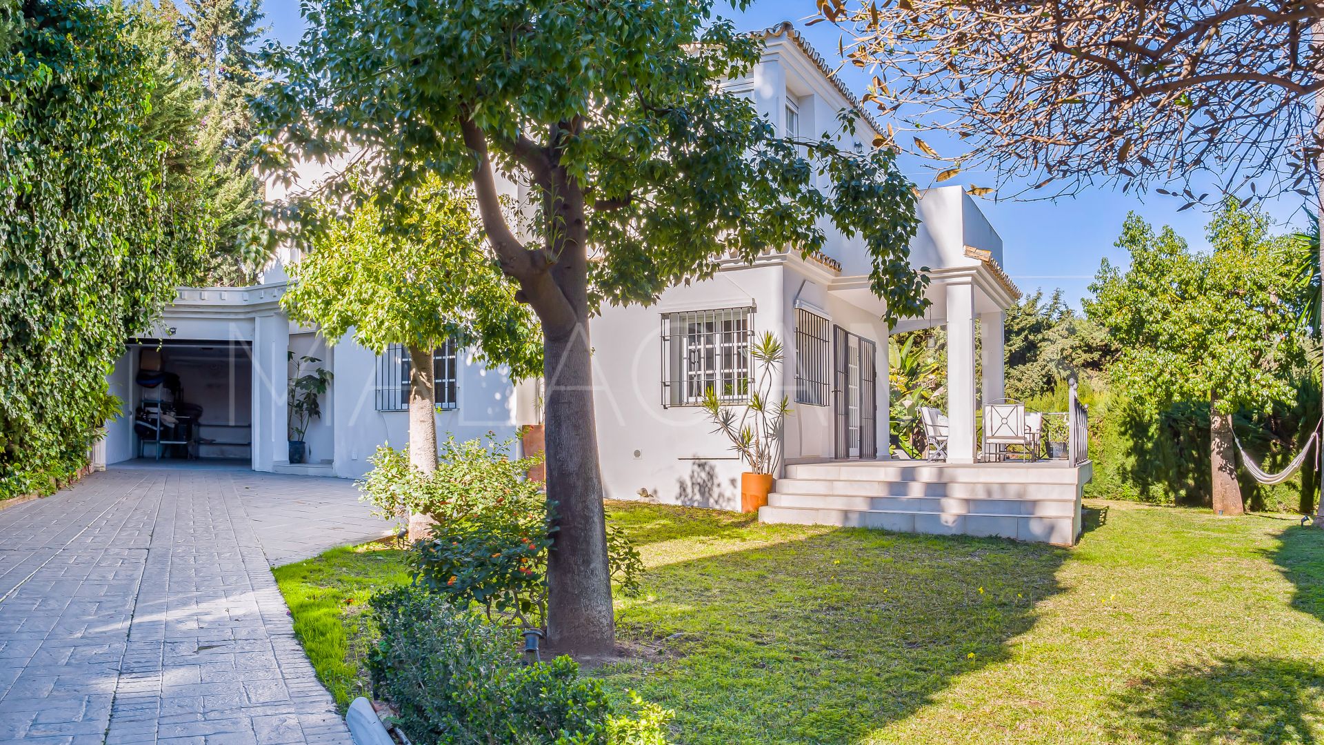 Villa for sale in Nueva Andalucia