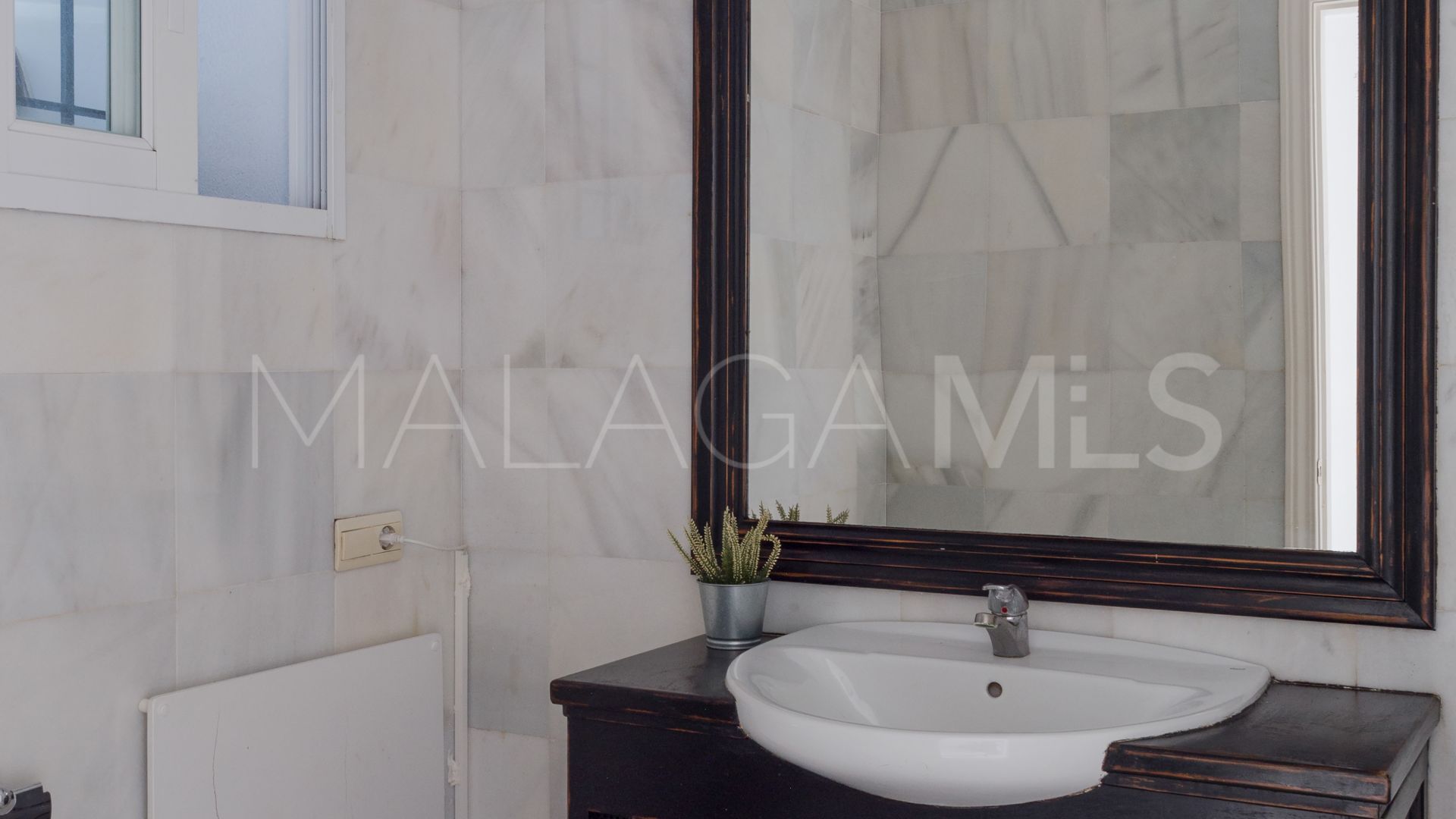 Villa for sale in Nueva Andalucia