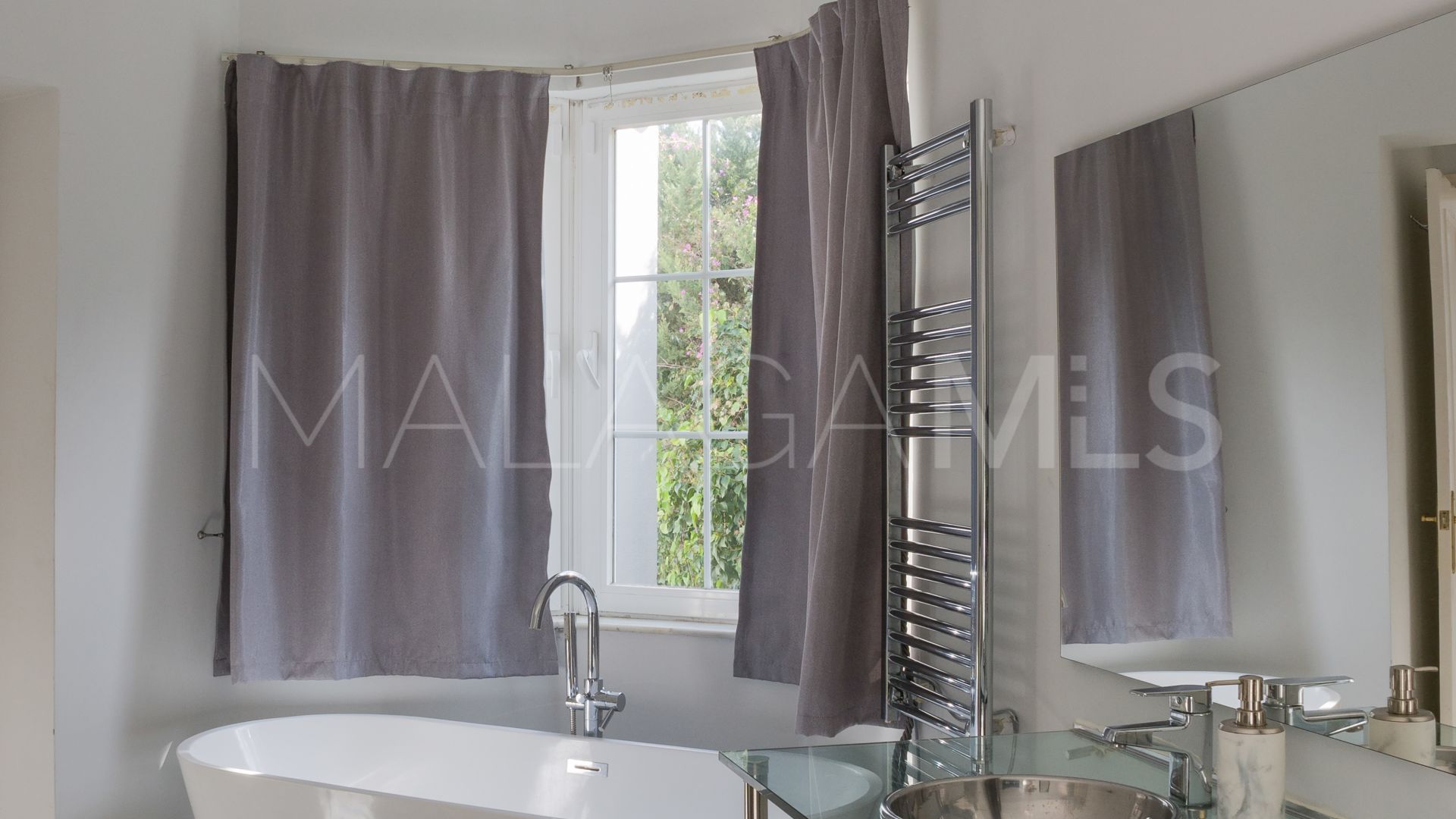 Villa for sale in Nueva Andalucia