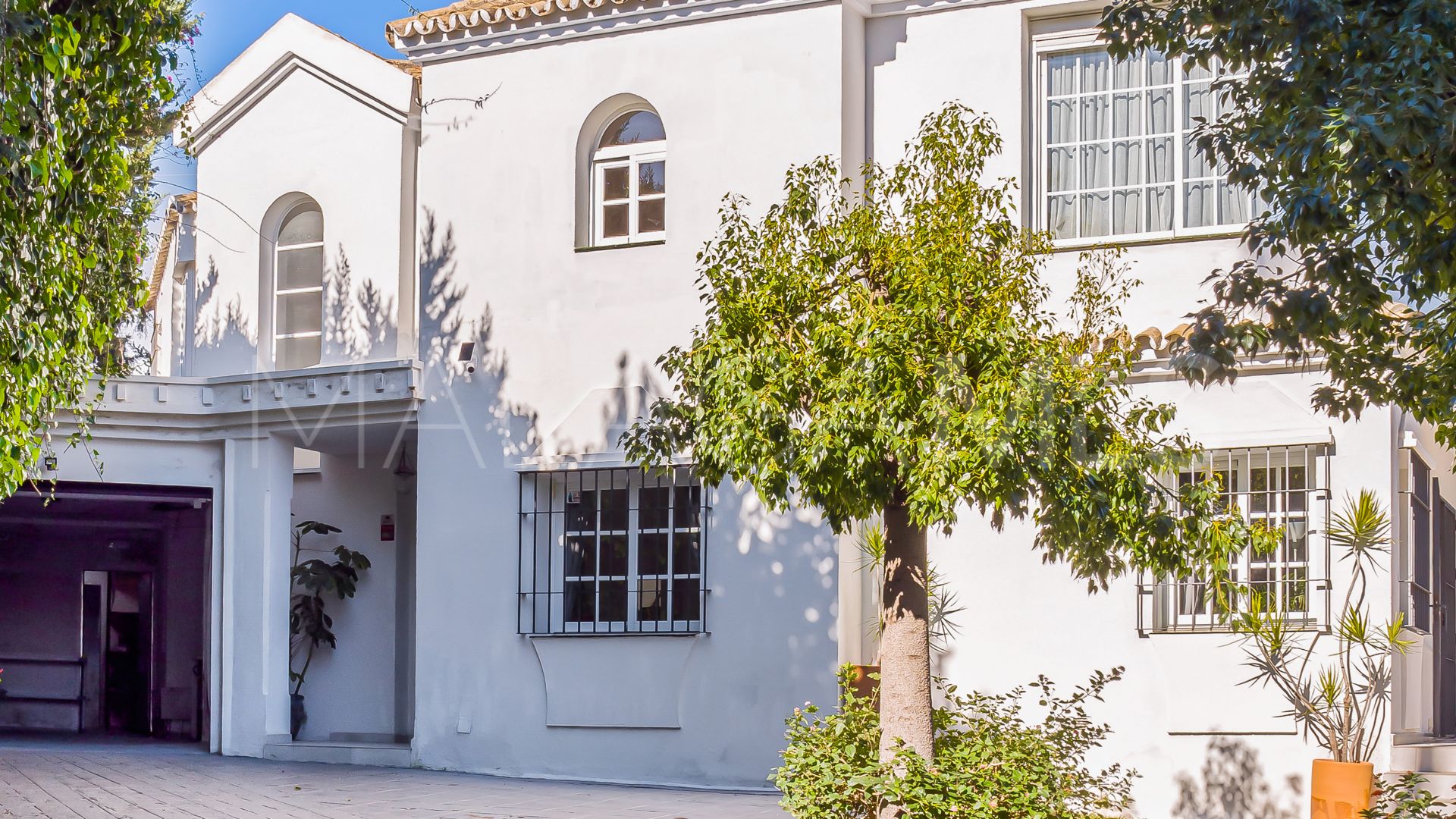 Villa for sale in Nueva Andalucia