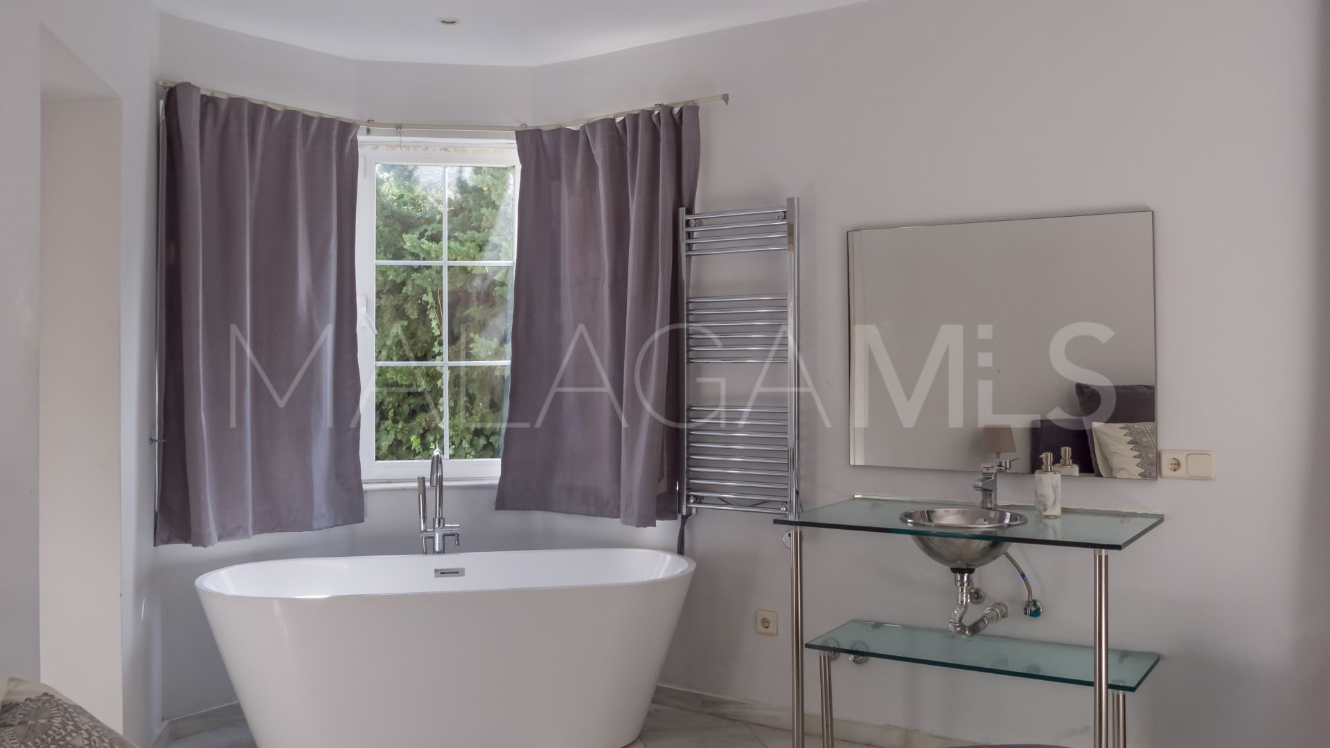 Villa for sale in Nueva Andalucia