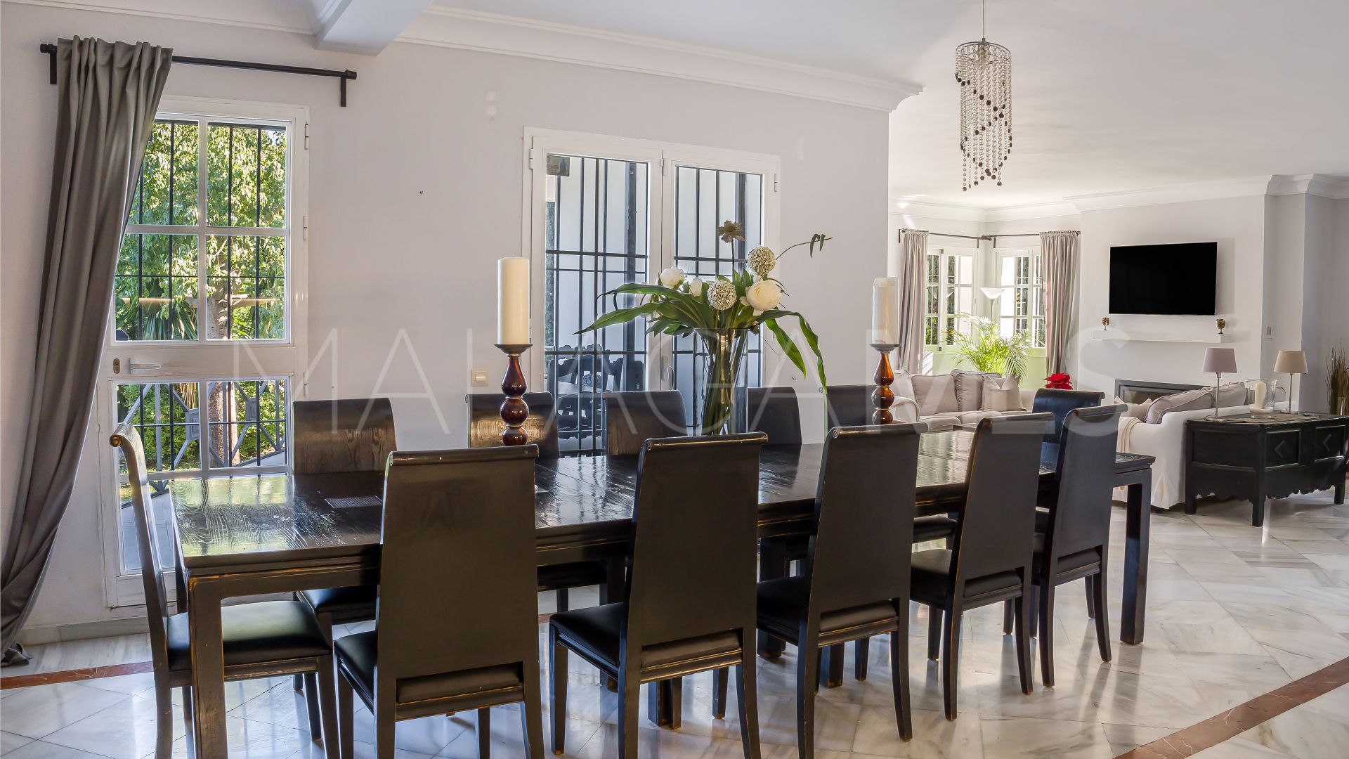 Villa for sale in Nueva Andalucia