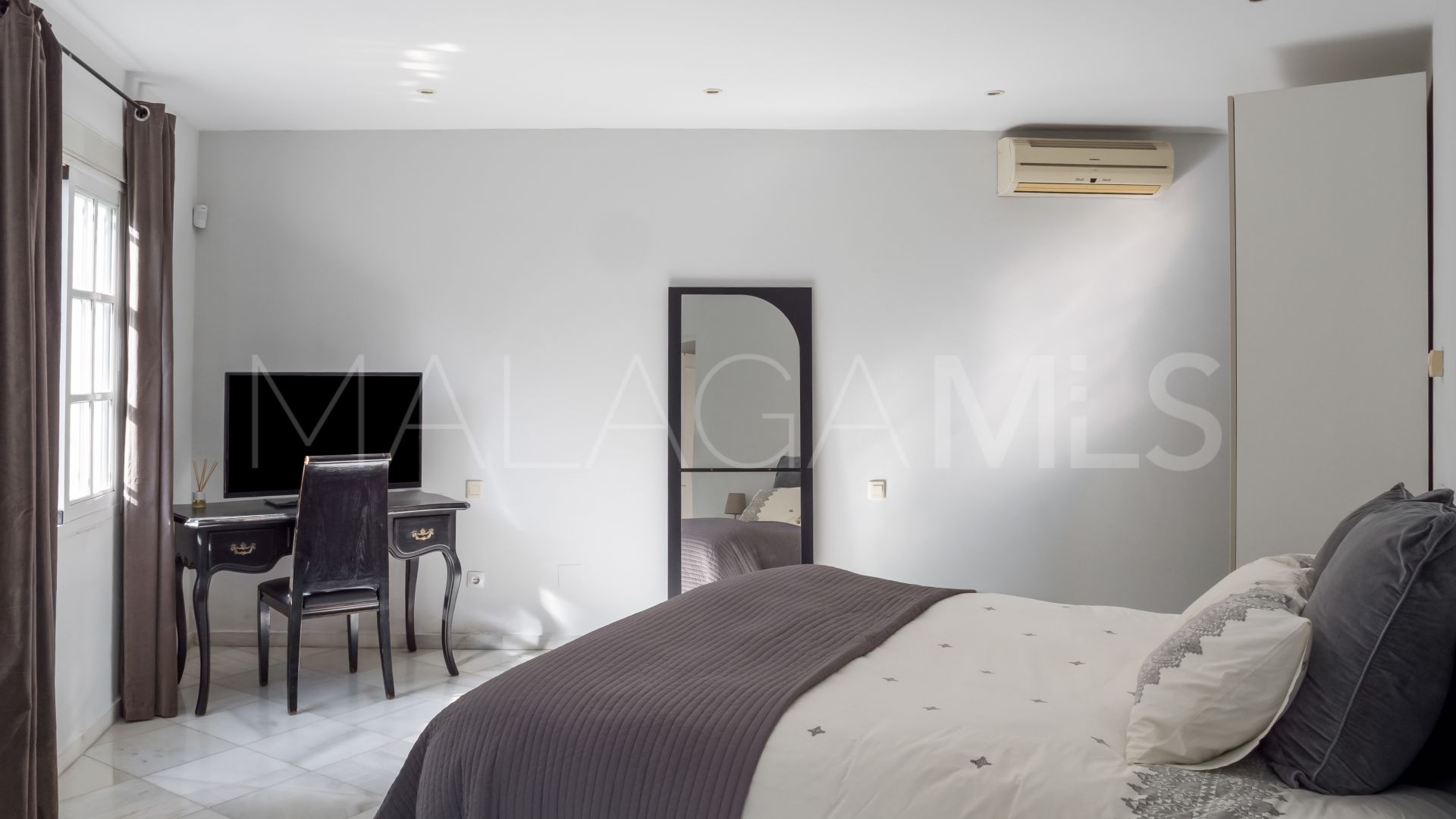 Villa for sale in Nueva Andalucia