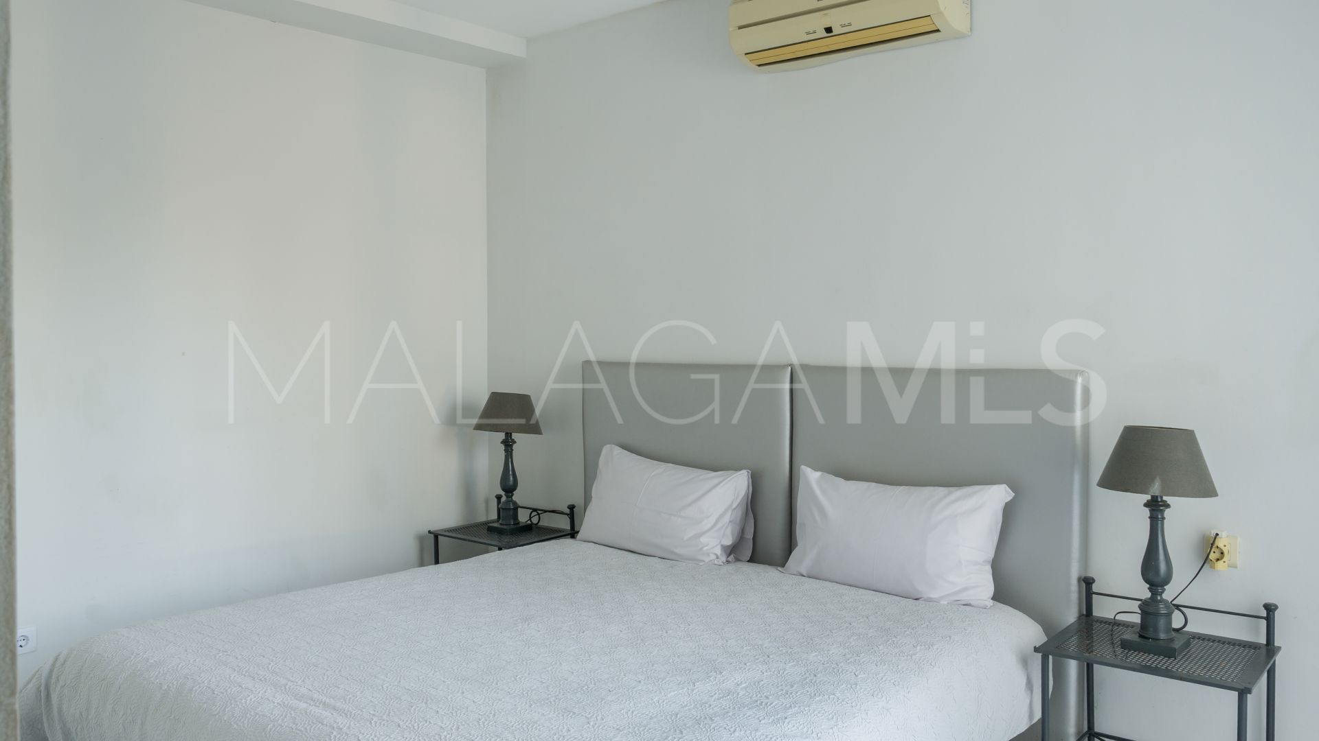 Villa for sale in Nueva Andalucia