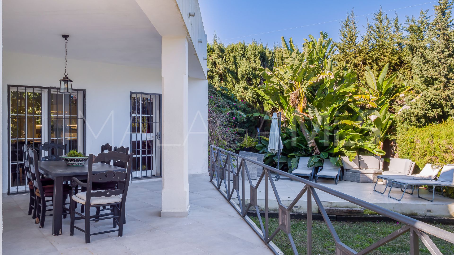 Villa for sale in Nueva Andalucia