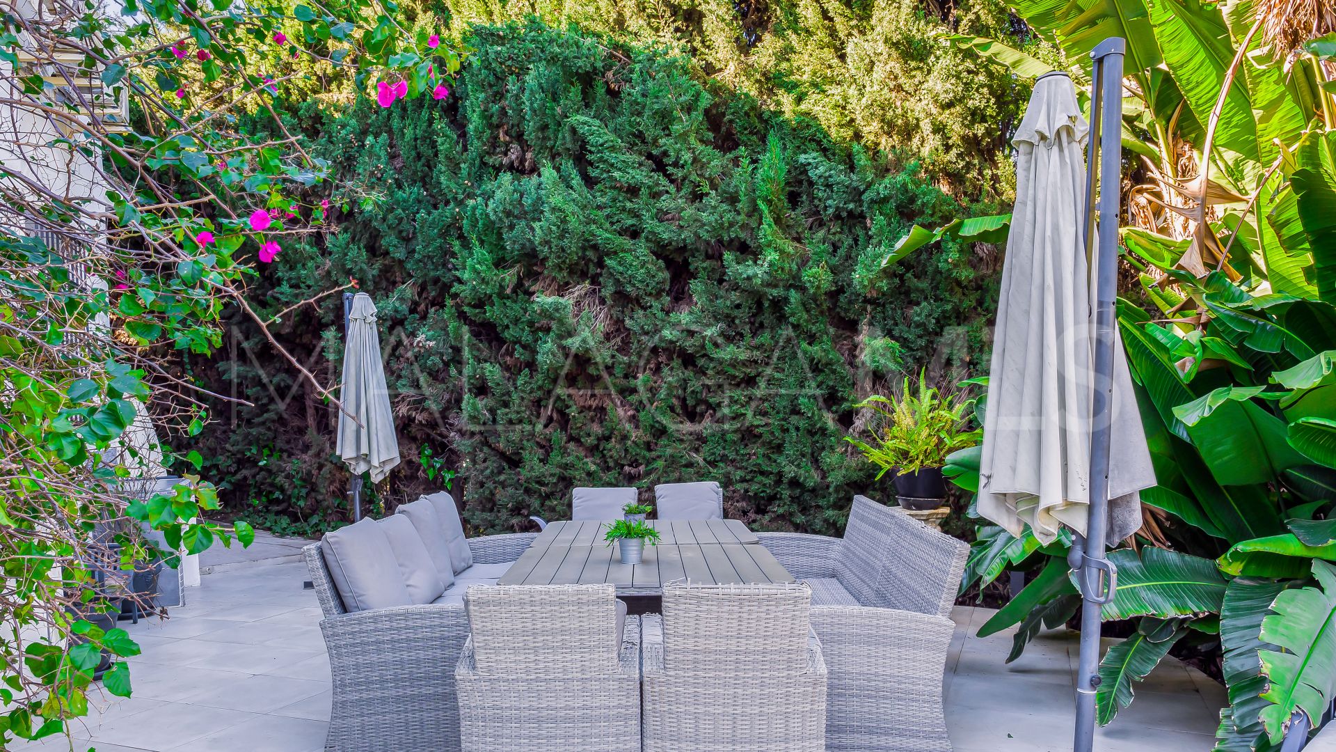 Villa for sale in Nueva Andalucia