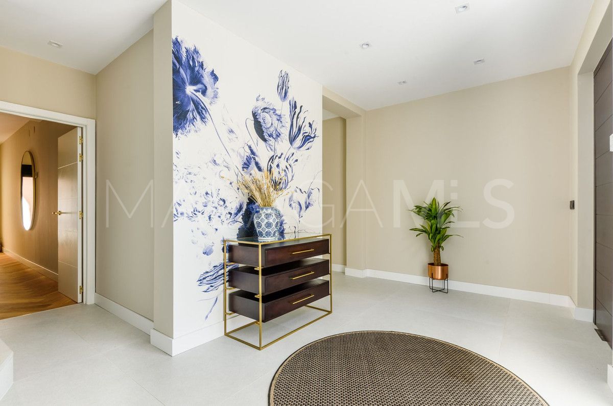 Villa for sale in Elviria