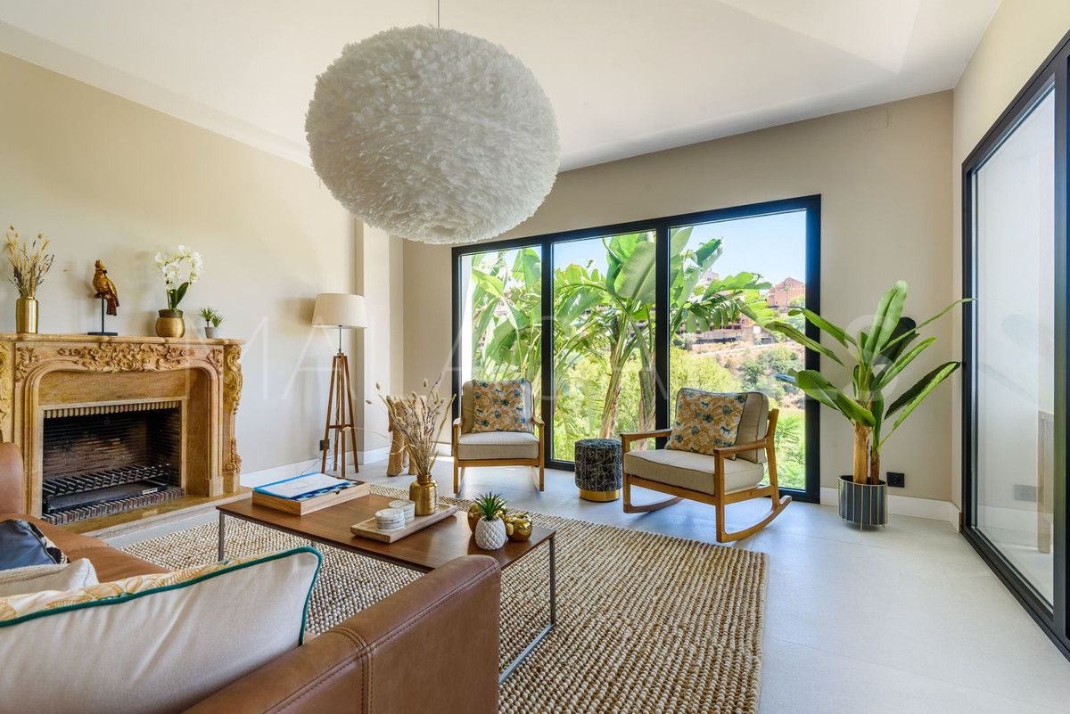 Villa for sale in Elviria