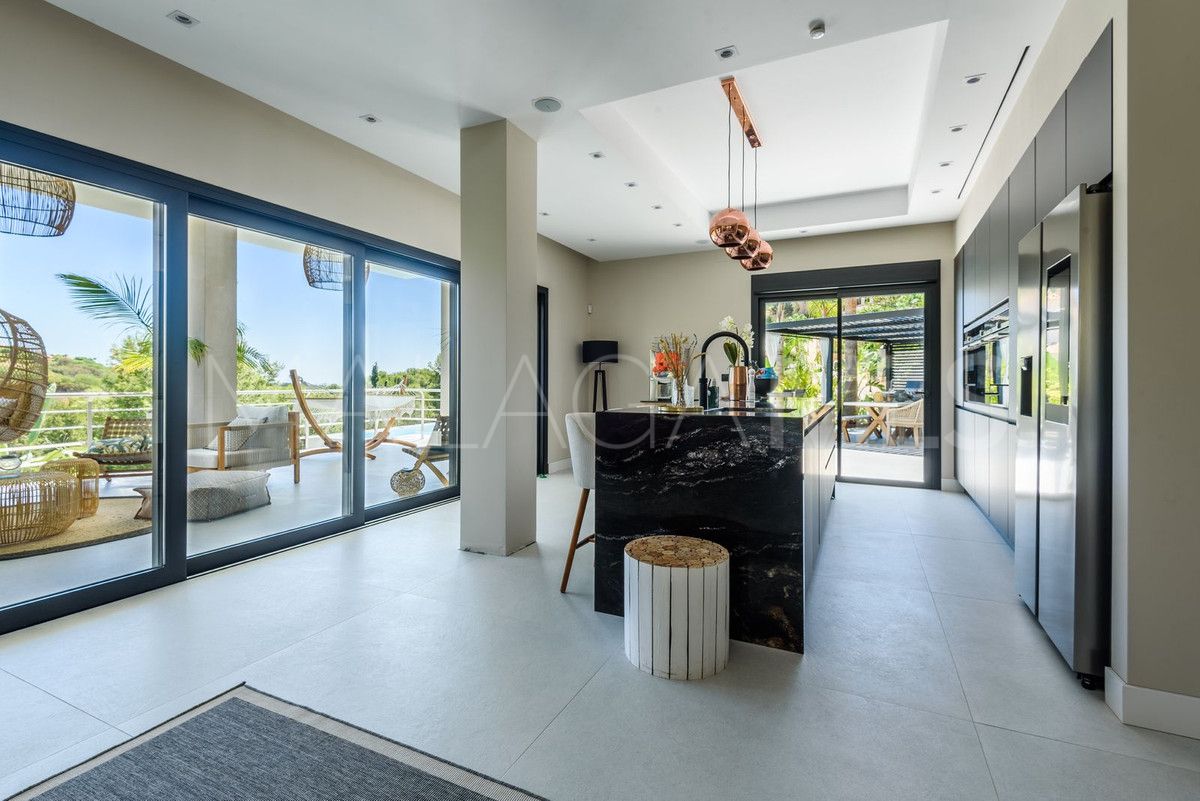 Villa for sale in Elviria