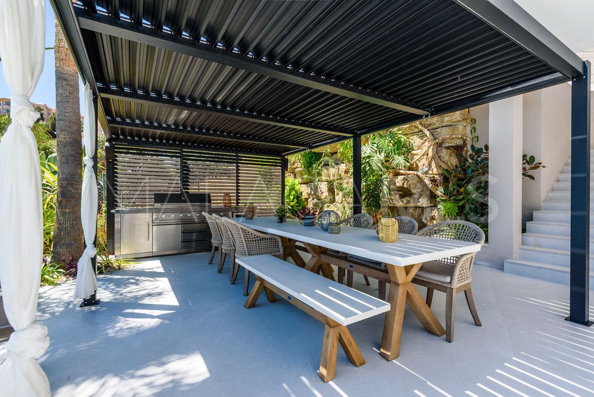 Villa for sale in Elviria