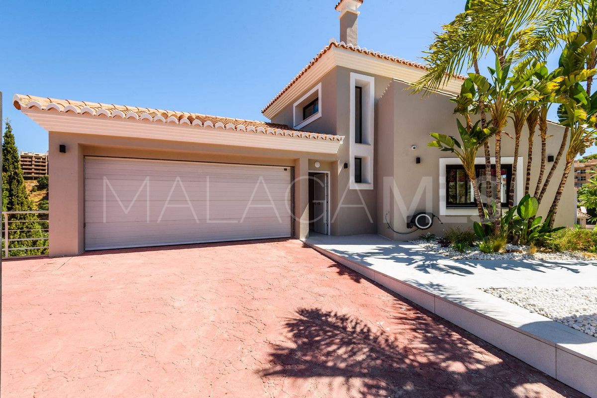 Villa for sale in Elviria