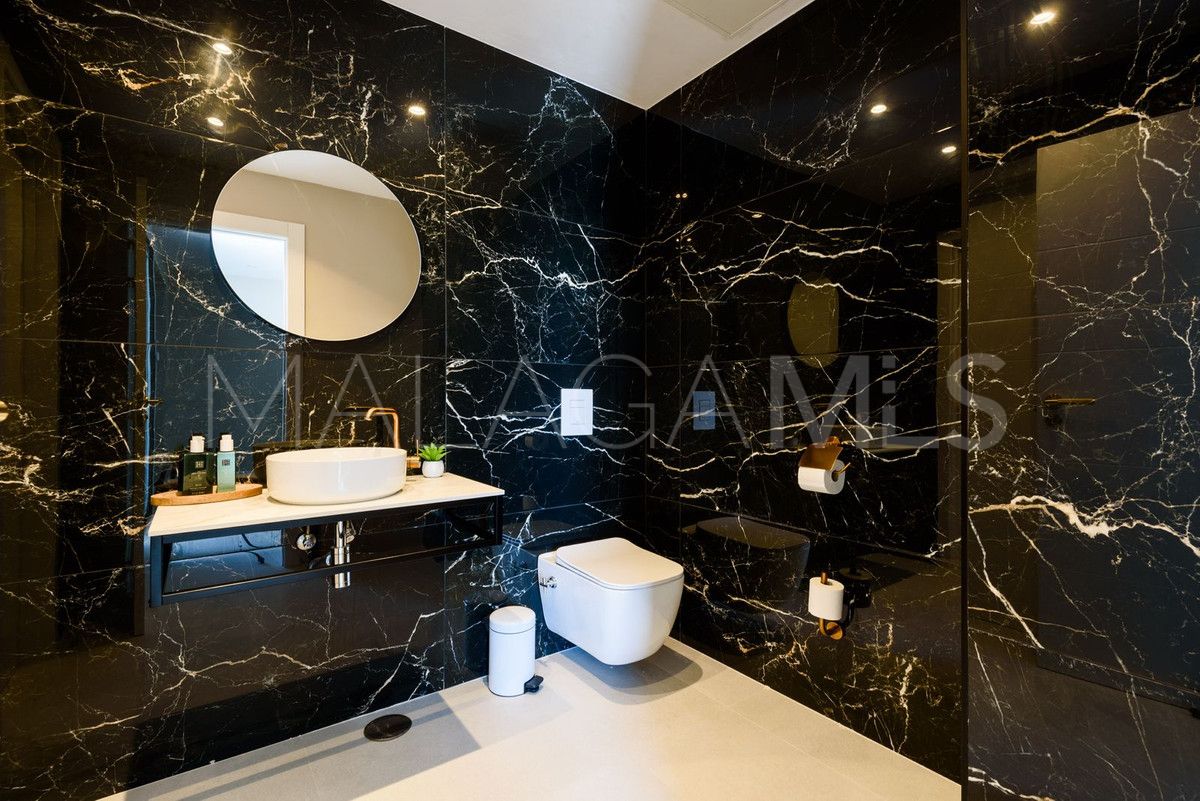 Villa for sale in Elviria