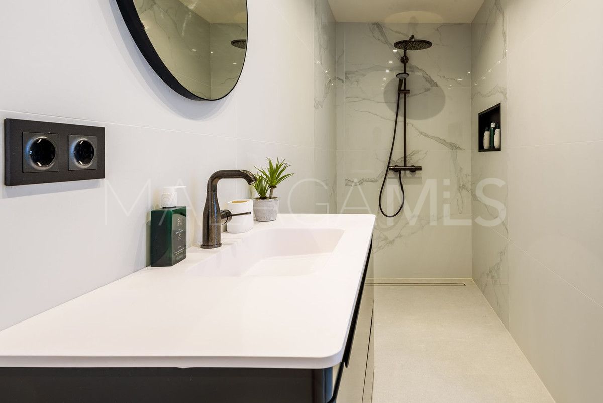 Villa for sale in Elviria