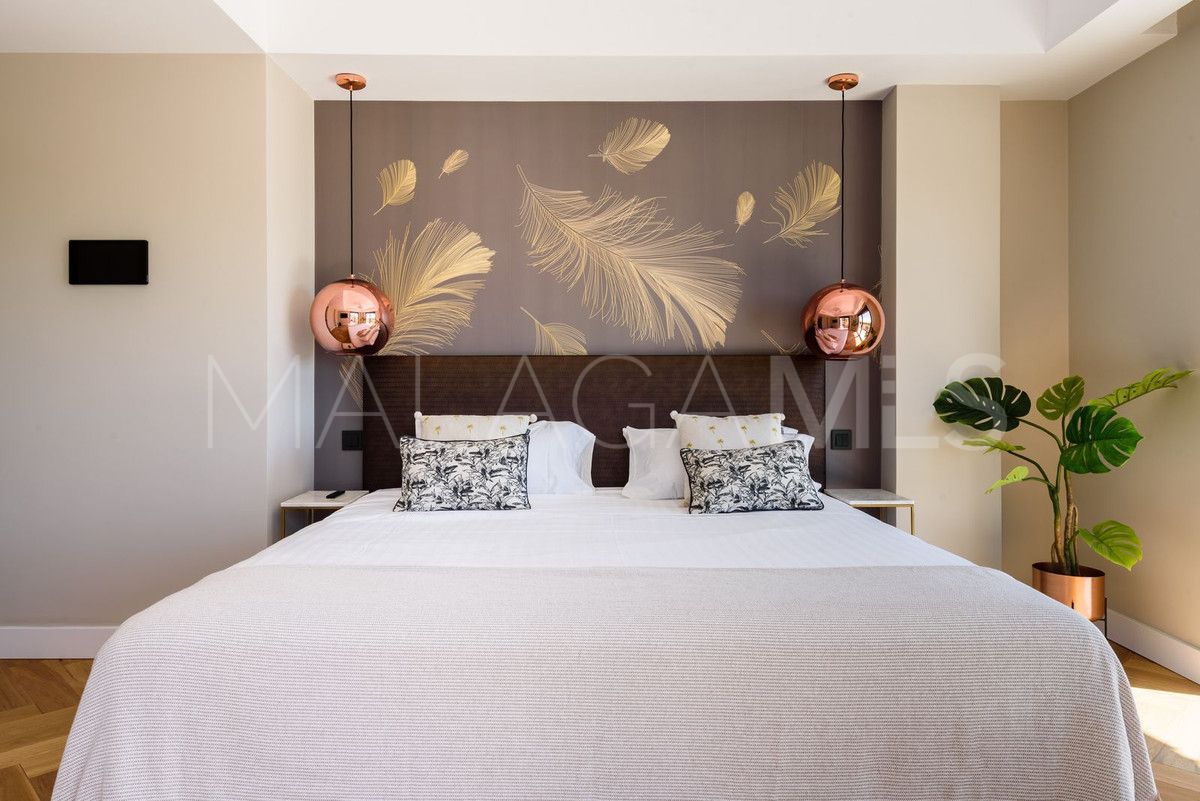 Villa for sale in Elviria