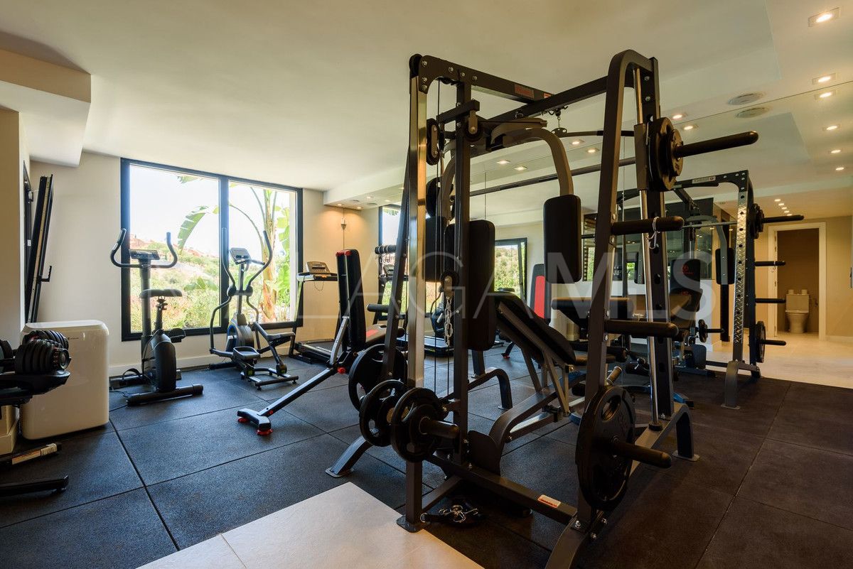 Villa for sale in Elviria