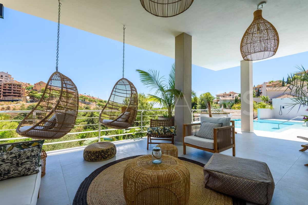 Villa for sale in Elviria