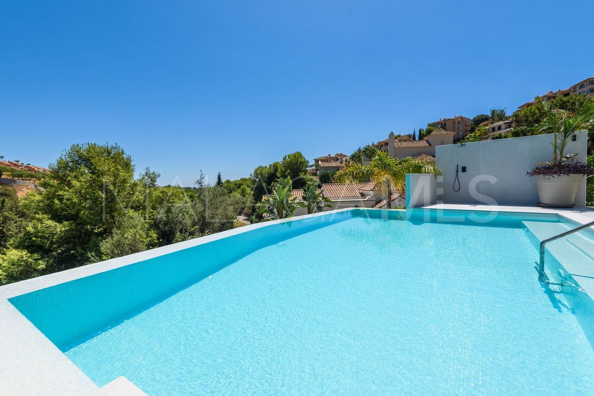 Villa for sale in Elviria