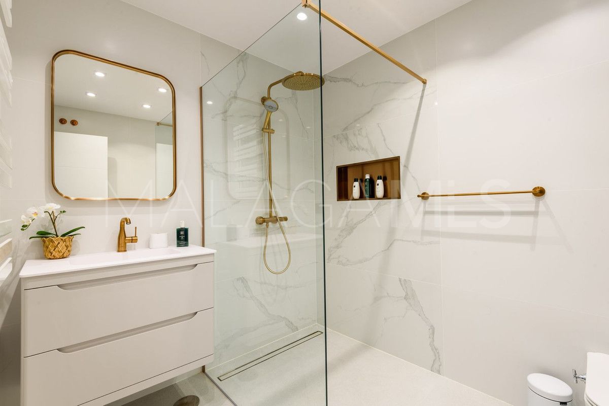 Villa for sale in Elviria