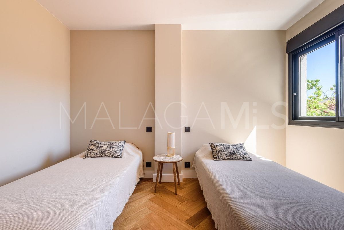 Villa for sale in Elviria