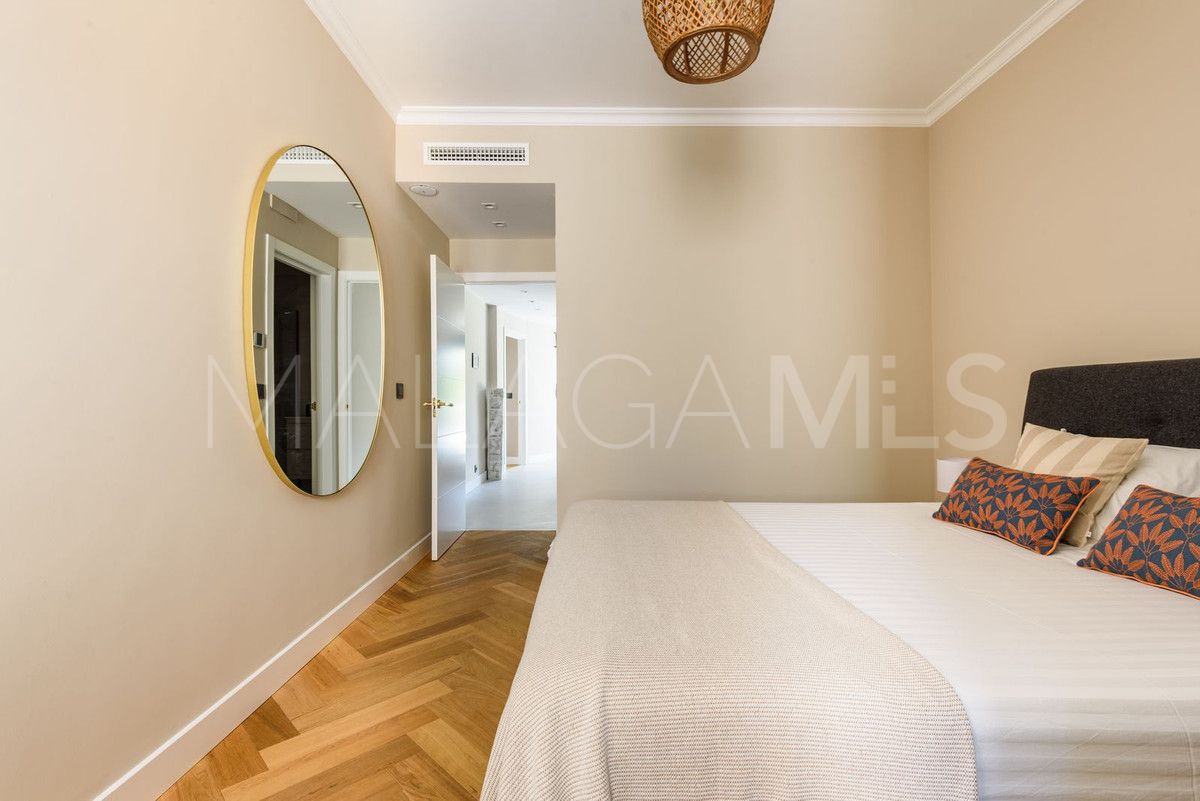 Villa for sale in Elviria