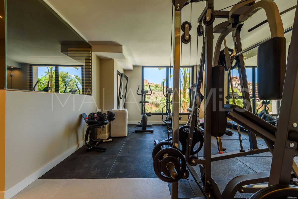 Villa for sale in Elviria