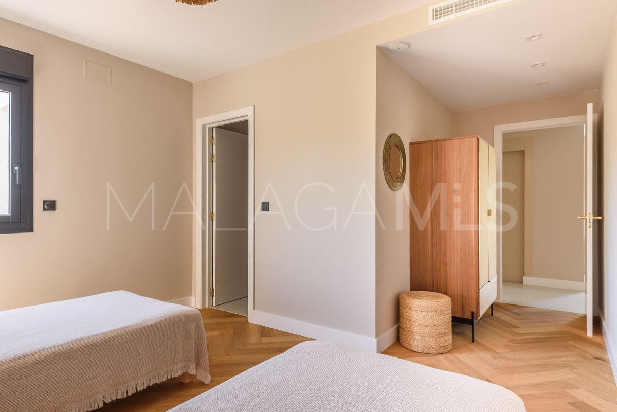 Villa for sale in Elviria