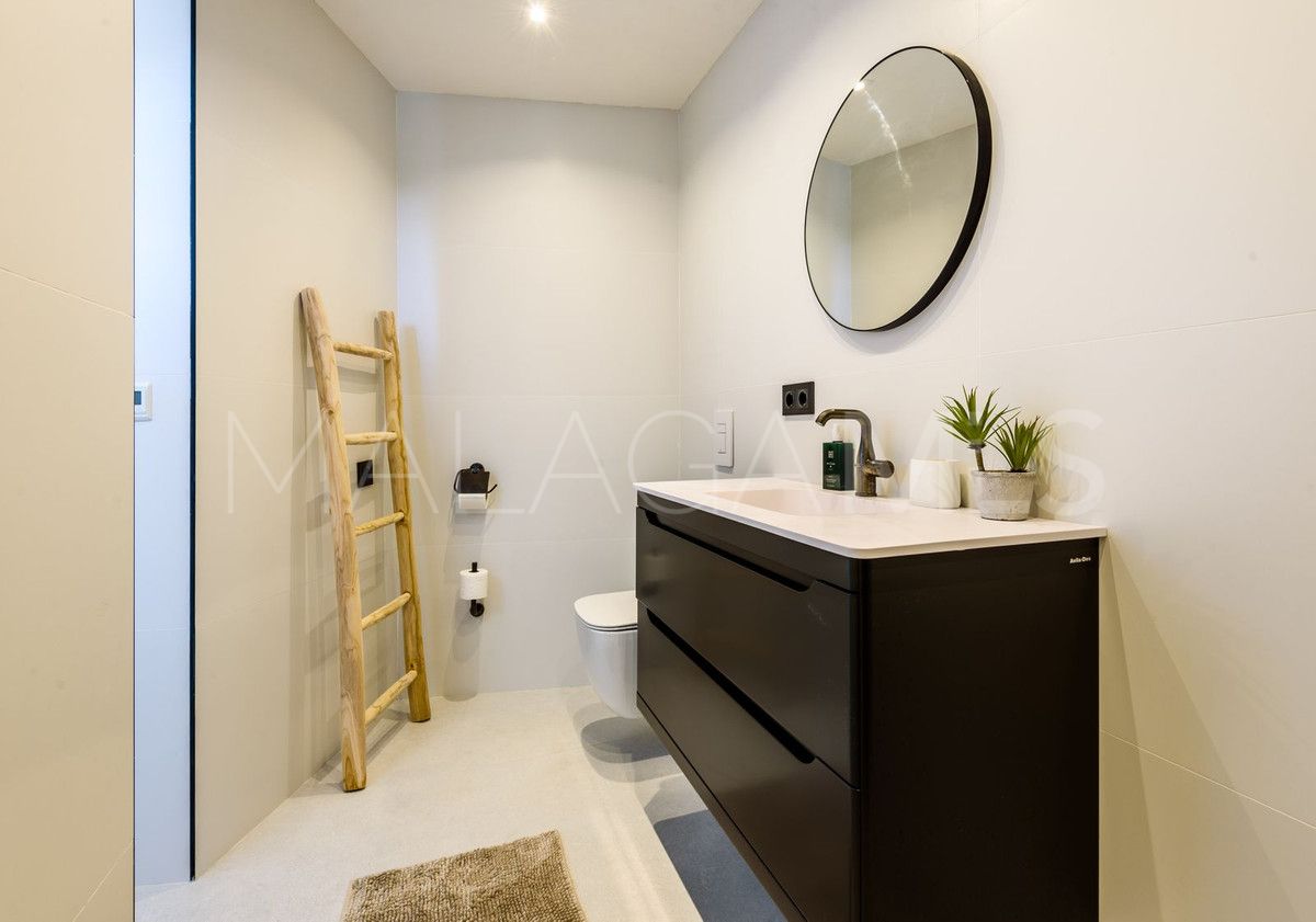 Villa for sale in Elviria